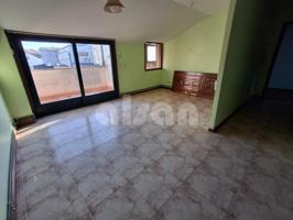 Piso de 67 m2 con 2 dormitorios en Cangas. photo 0