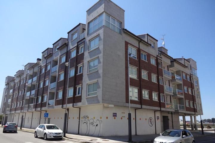 Piso en venta en Cambados de 77 m2 photo 0
