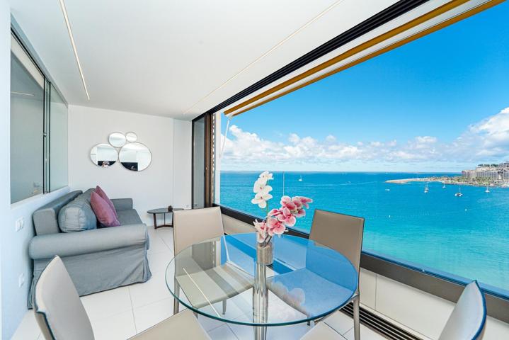 Apartamento totalmente reformado en primera línea de mar photo 0