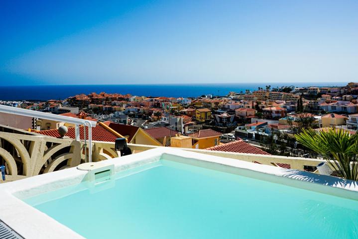 Vivienda moderna totalmente reformada con piscina propia y visitas hacia el mar photo 0