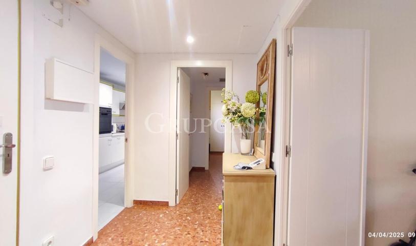 MAGNÍFICO PIS EXTERIOR DE 3 HABITACIONES Y 2 BAÑOS CON PARQUING Y TRASTERO EN AVDA DEL SEGRE photo 0