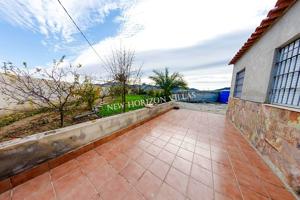 COUNTRY HOUSE + WAREHOUSE IN HUÉRCAL-OVERA AREA photo 0