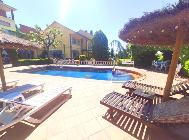 Espectacular casa con piscina en parcela ajardinada de 1716m2 photo 0