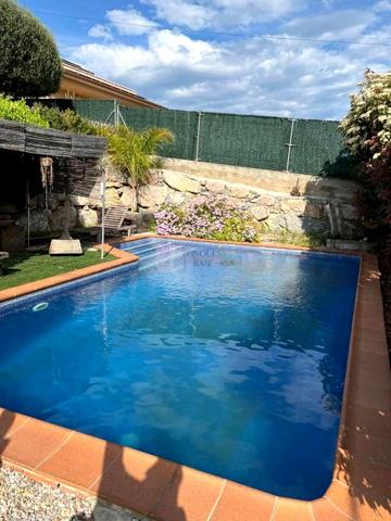 Magnífica y amplia casa con piscina a 10 m. de Granollers photo 0