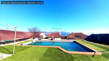 Amplia casa de 4 hab. con jardín y piscina privada photo 0