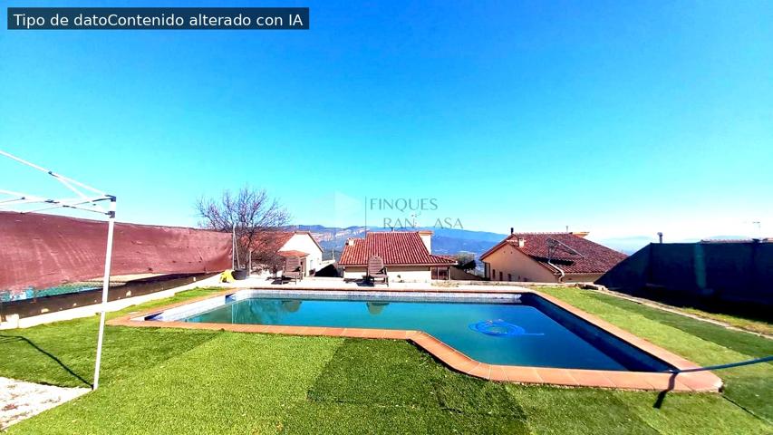 Amplia casa de 4 hab. con jardín y piscina privada photo 0