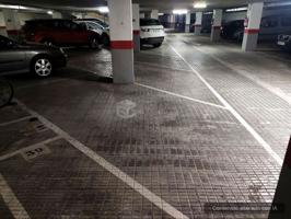 Amplia plaza de garaje en calle Industria 1 Canovelles photo 0