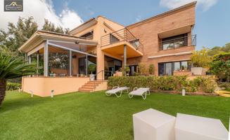 Impresionante villa con vistas, piscina y alma mediterránea en Sant Vicenç de Montalt photo 0