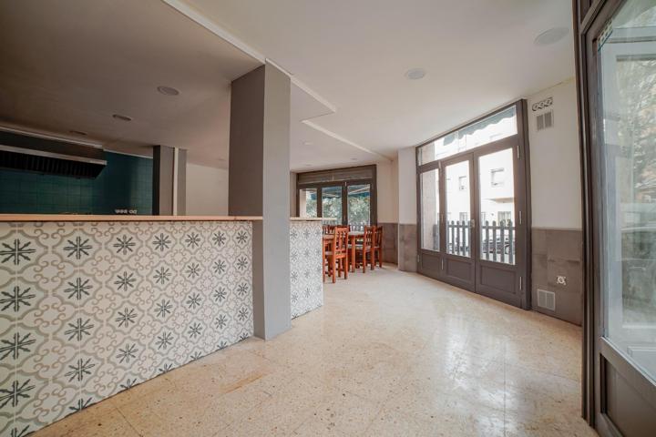 Local esquinero muy luminoso en Cerdanyola Sud, Mataró photo 0