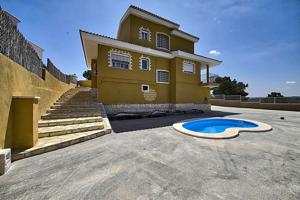 Casa - Chalet en venta en Montserrat de 247 m2 photo 0
