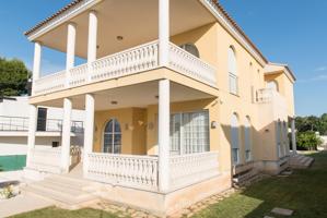 Casa - Chalet en venta en Chiva de 450 m2 photo 0