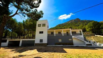 SE VENDE FINCA RUSTICA EN FINESTRAT PARA REFORMAR DE 6 DORMITORIOS photo 0