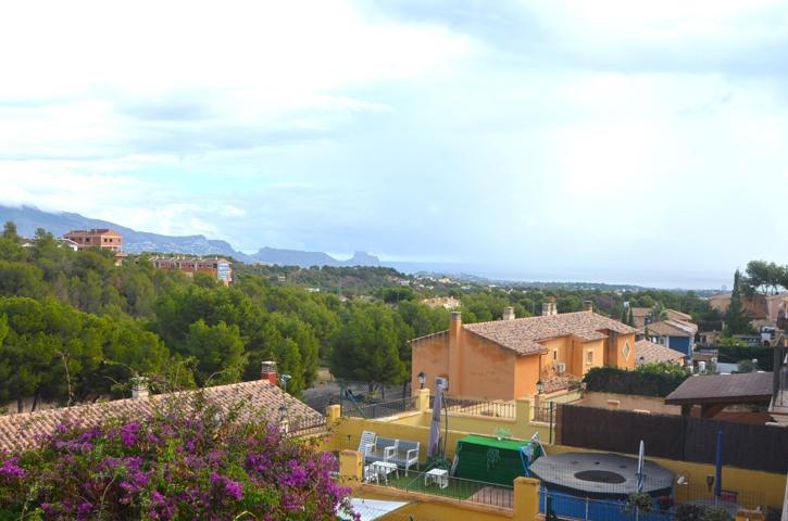 SE VENDE CHALET  DE DE 4 DORMITORIOS EN LA NUCIA ZONA NOU ESPAI photo 0