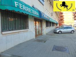 Local con aparcamiento y 184m2 junto a Santa Ana photo 0