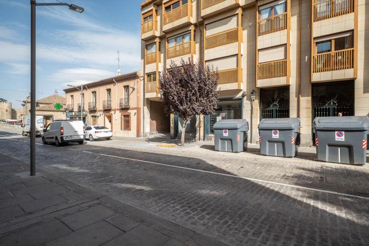 Piso con ASCENSOR y PLAZA DE GARAJE en pleno centro de Ávila photo 0