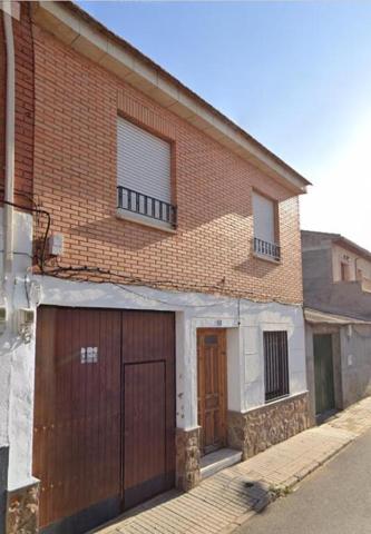 AMPLISIMA CASA-CHALET ADOSADO EN CONSUEGRA photo 0