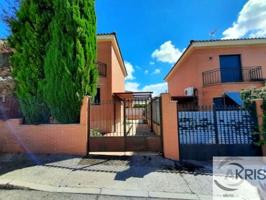 Casa - Chalet en venta en Maqueda de 104 m2 photo 0
