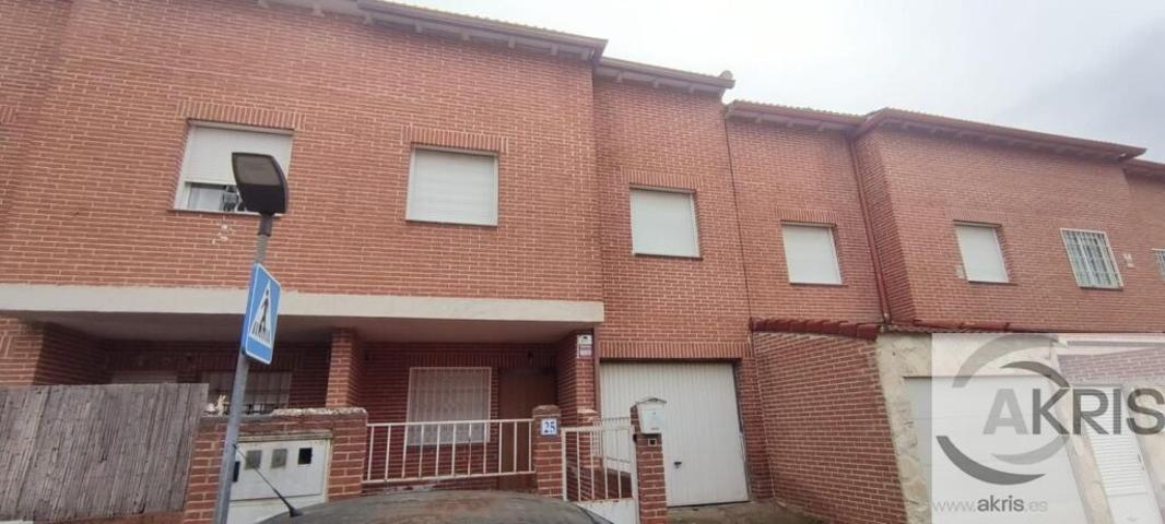 Casa - Chalet en venta en Chozas de Canales de 140 m2 photo 0