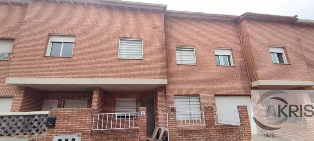 CHALET ADOSADO EN CHOZAS DE CANALES photo 0