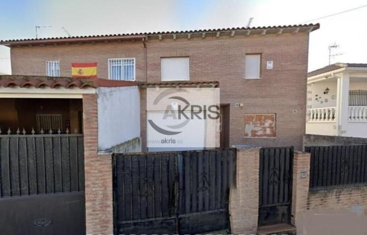 CHALET PAREADO EN RECAS photo 0