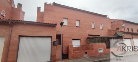 Chalet adosado OCUPADO de 4 dormitorios en Chozas de Canales photo 0