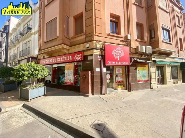 LOCAL COMERCIAL EN ESQUINA CON MAGNIFICA UBICACION EN PLAZA SANTA RITA photo 0