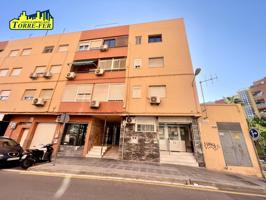 ¡VIVIENDA DE 4 DORMITORIOS HACIENDO ESQUINA EN RAMBLA AMATISTEROS! photo 0