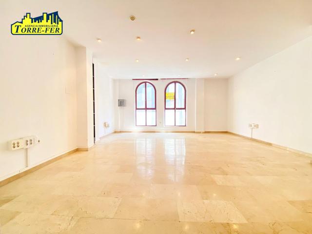 ¡Oportunidad única! Oficina en excelente ubicación junto a Puerta Purchena photo 0