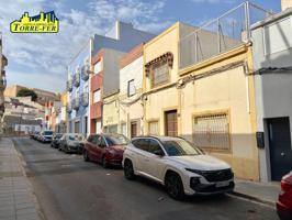 CASA EN VENTA EN LA CALLE MEMORIAS, JUNTO AV PABLO IGLESIAS! photo 0
