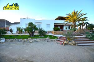 MAGNIFICO CHALET CON PARCELA DE CASI 1800 M2 JUNTO A CLUB DE TENIS DE HUERCAL DE ALMERIA photo 0
