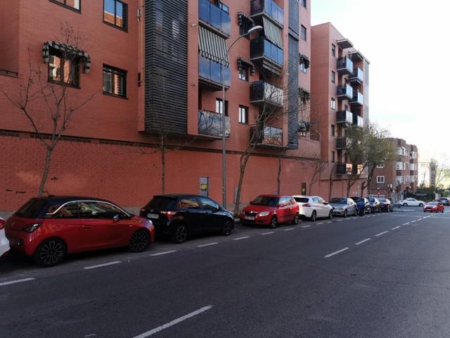 Local comercial en venta en calle Nardos de Alcorcon photo 0