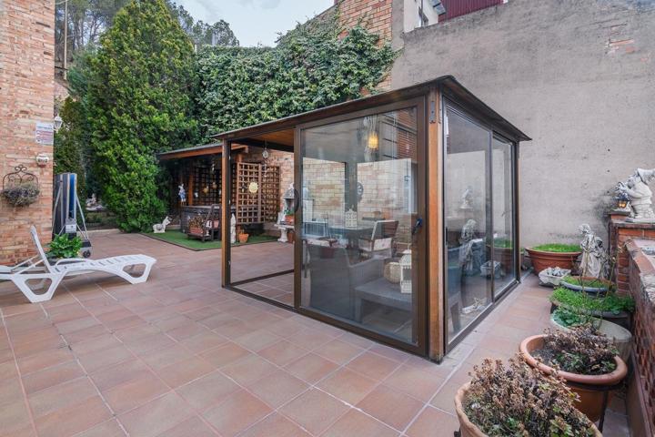 PIS EN VENDA AMB PISCINA AL BELL MIG DE MANRESA photo 0