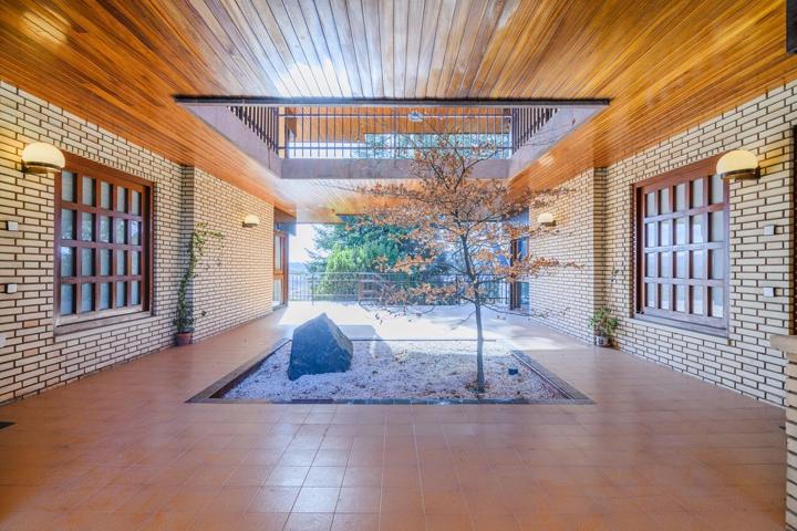 Exclusividad y Comfort: Dos Chalets Únicos con Vistas Espectaculares en Manresa photo 0
