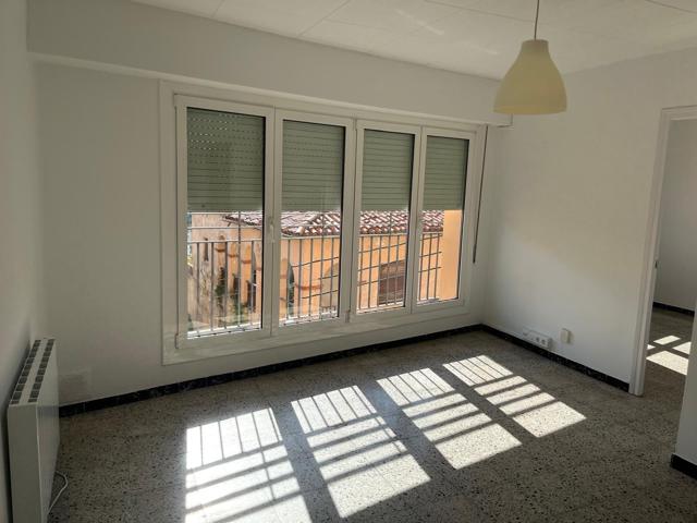 ATENCIÓ INVERSORS! PIS 2 HABITACIONS EN VENDA - VIC NADAL photo 0