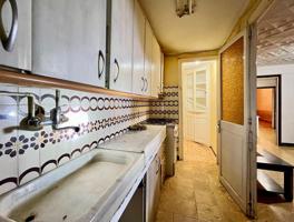 Pis per reformar de 4 habitacions a Manresa. photo 0