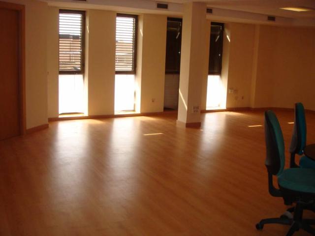 Despatx de lloguer a Manresa -cra. Cardona photo 0