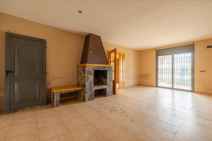 CHALET EN VENTA EN EL PRIORATO DE LA BISBAL photo 0