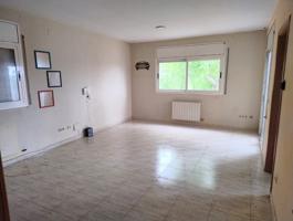 ¡Gran oportunidad! Vivienda con local en planta baja photo 0