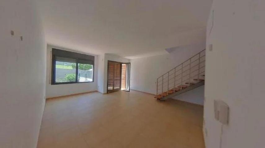 ¡Oportunidad en Roda de Berà – Zona Francaset! Vivienda con piscina y parking incluidos photo 0