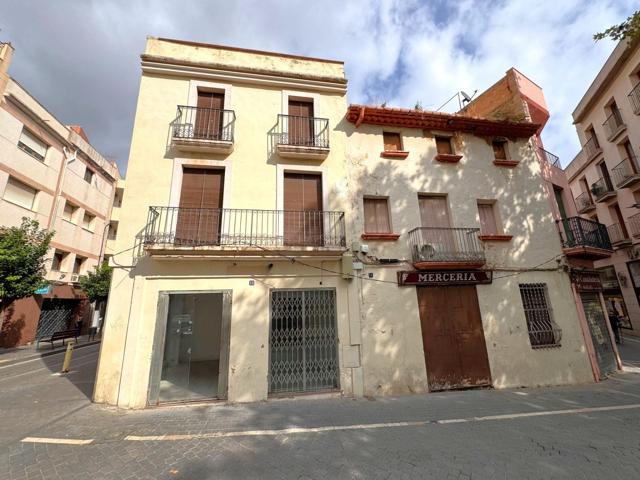 LOCAL COMERCIAL EN ALQUILER EN EL CENTRO DEL VENDRELL photo 0