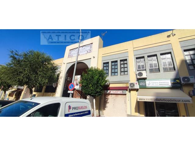 Local En venta en Sevilla photo 0