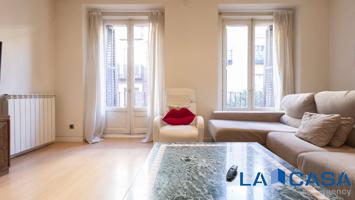 La Casa Agency tiene el placer de presentar este luminoso y acogedor piso en venta. photo 0