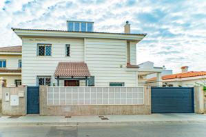 Casa-Chalet en Venta en Almería Almería photo 0
