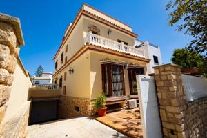 Chalet con primeras calidades y piscina climatizada photo 0