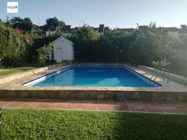 Casa independiente en parcela de 975 m² con piscina photo 0