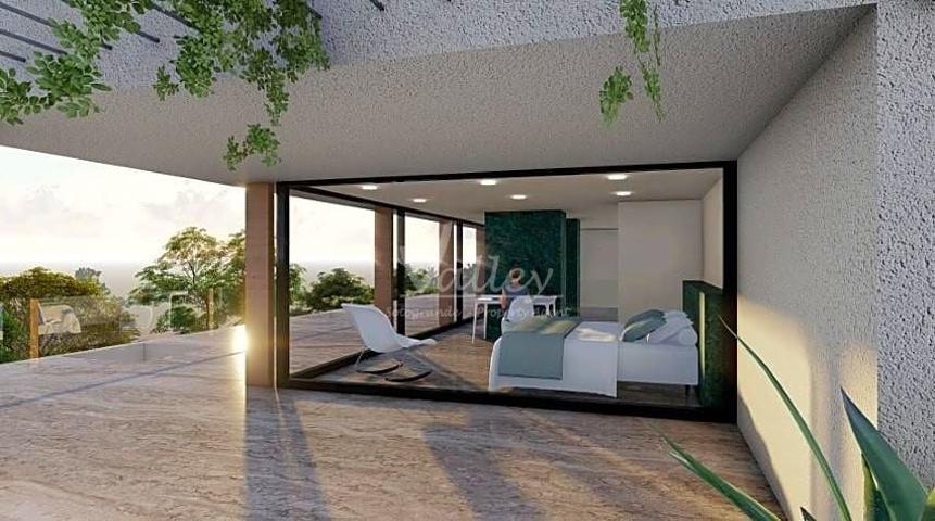 Venta de magnífica parcela en calle Lavanda con vistas al mar y al hoyo 3 y 4 del Club de golf de La Reserva de Sotogrande photo 0