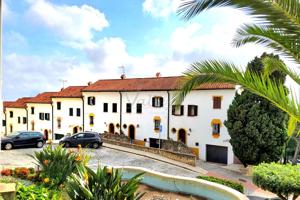 Venta de chalet adosado en San Roque photo 0