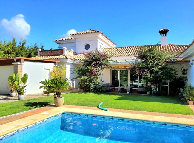 Venta de encantadora villa en la zona B de Sotogrande, Sotogrande Costa photo 0