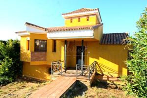 Casa - Chalet en venta en Alcaidesa de 292 m2 photo 0