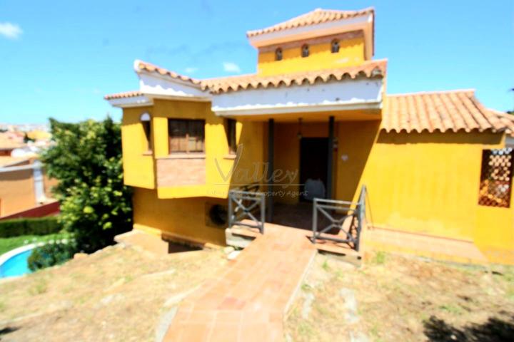 Casa - Chalet en venta en Alcaidesa de 292 m2 photo 0